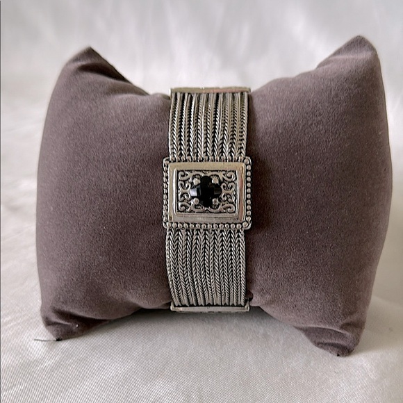 Vintage-Inspired Silver 8 Strand Mesh Bracelet Black Stone Accents Magnetic - Picture 4 of 10